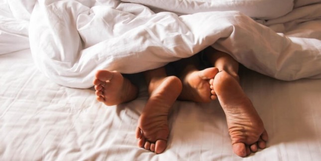 Jakie prezerwatywy wybrać, by zwiększyć łóżkowe doznania?