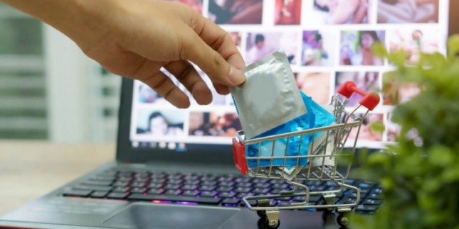 Na co zwracać uwagę, kupując prezerwatywy przez internet?